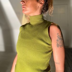 Funky/retro turtle neck tank moss green medium